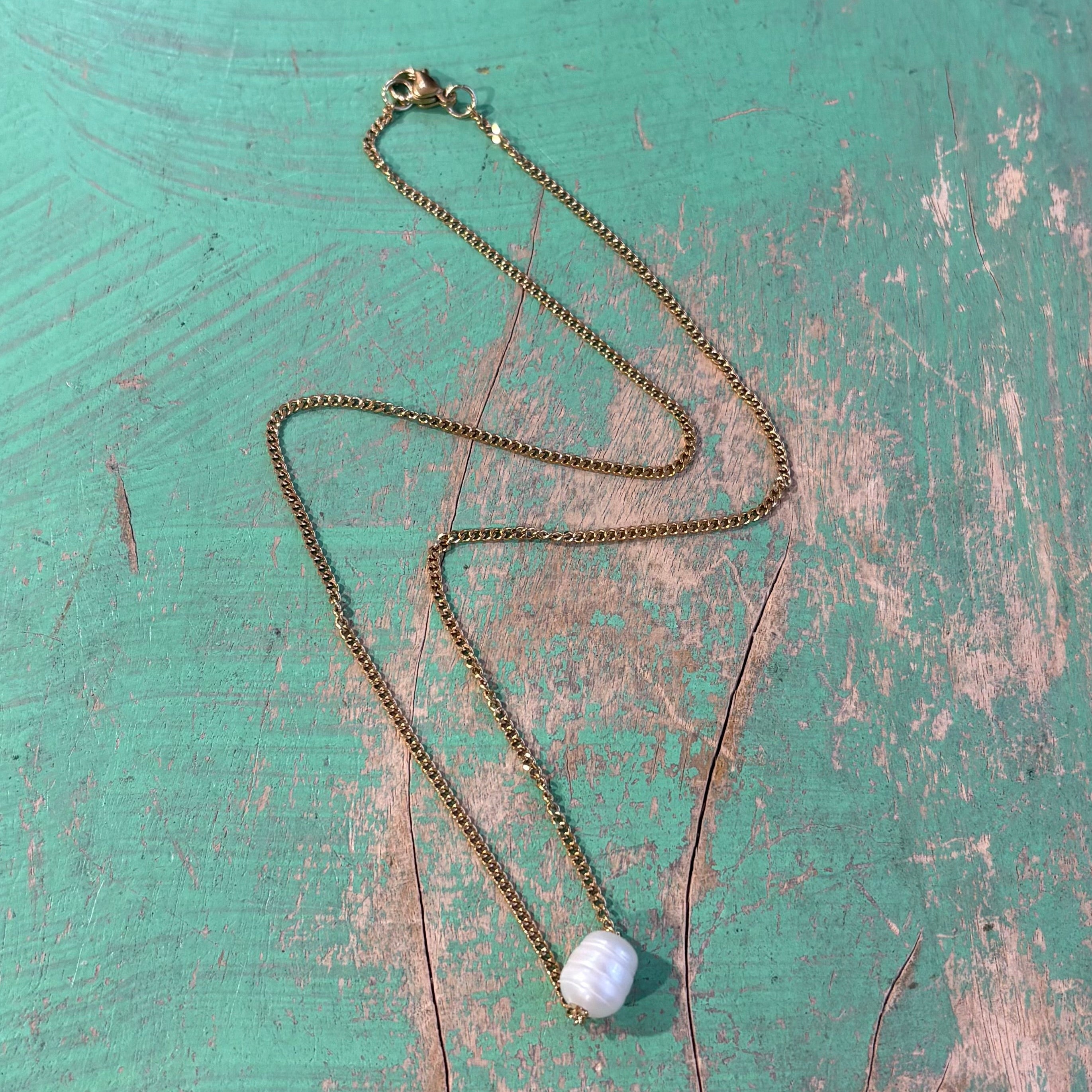 Simple Grace Pearl Necklace