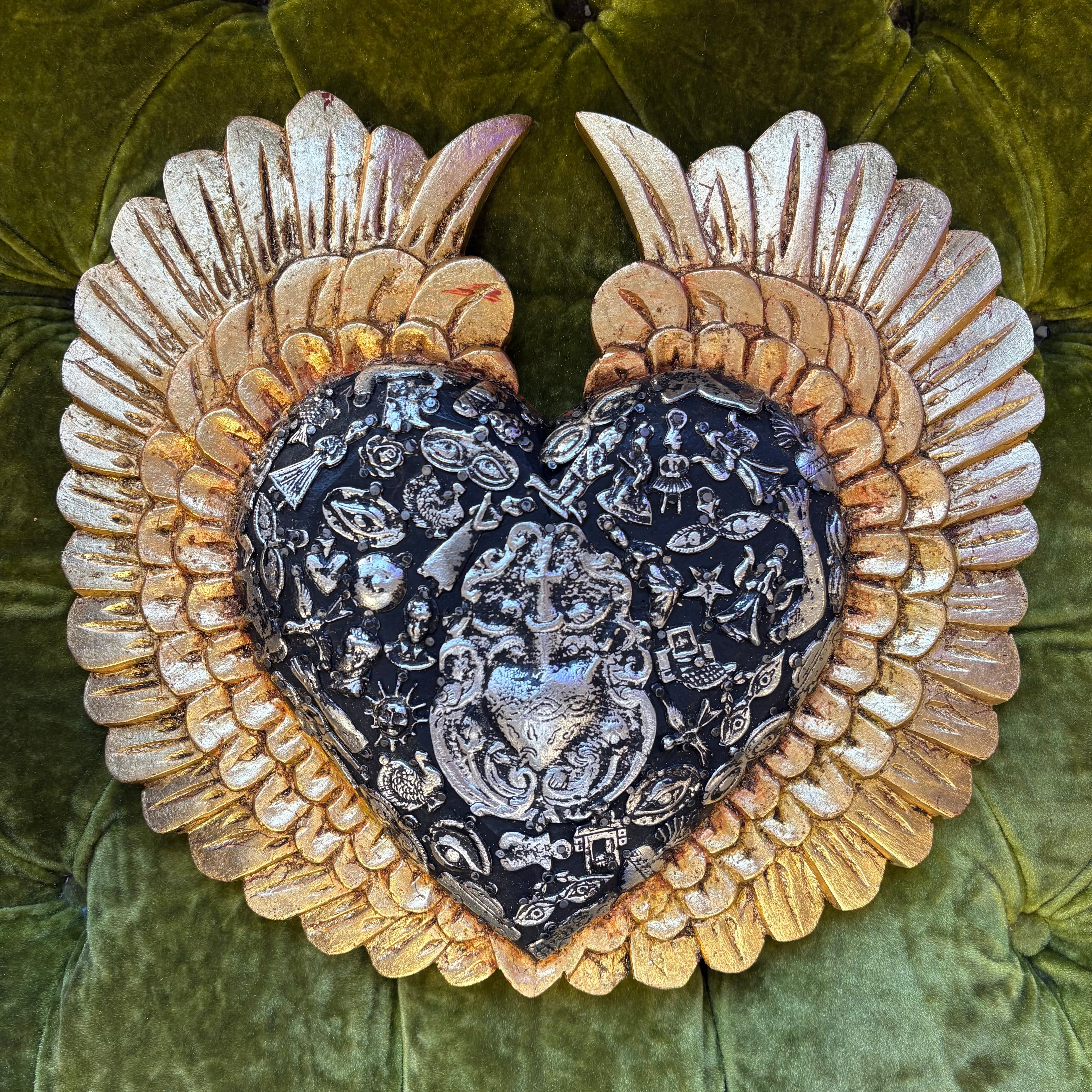 Milagros Corazon Round Wings