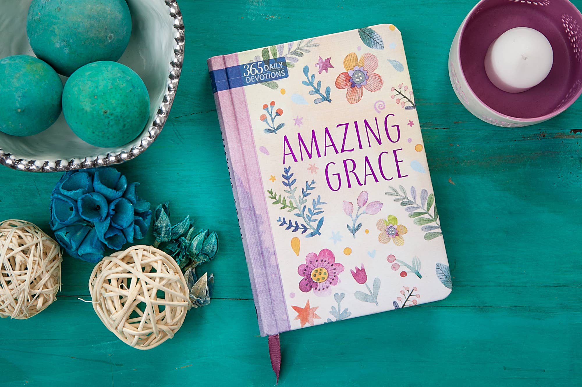 Amazing Grace (Yearlong Devotional, Linen-bound Hardcover)