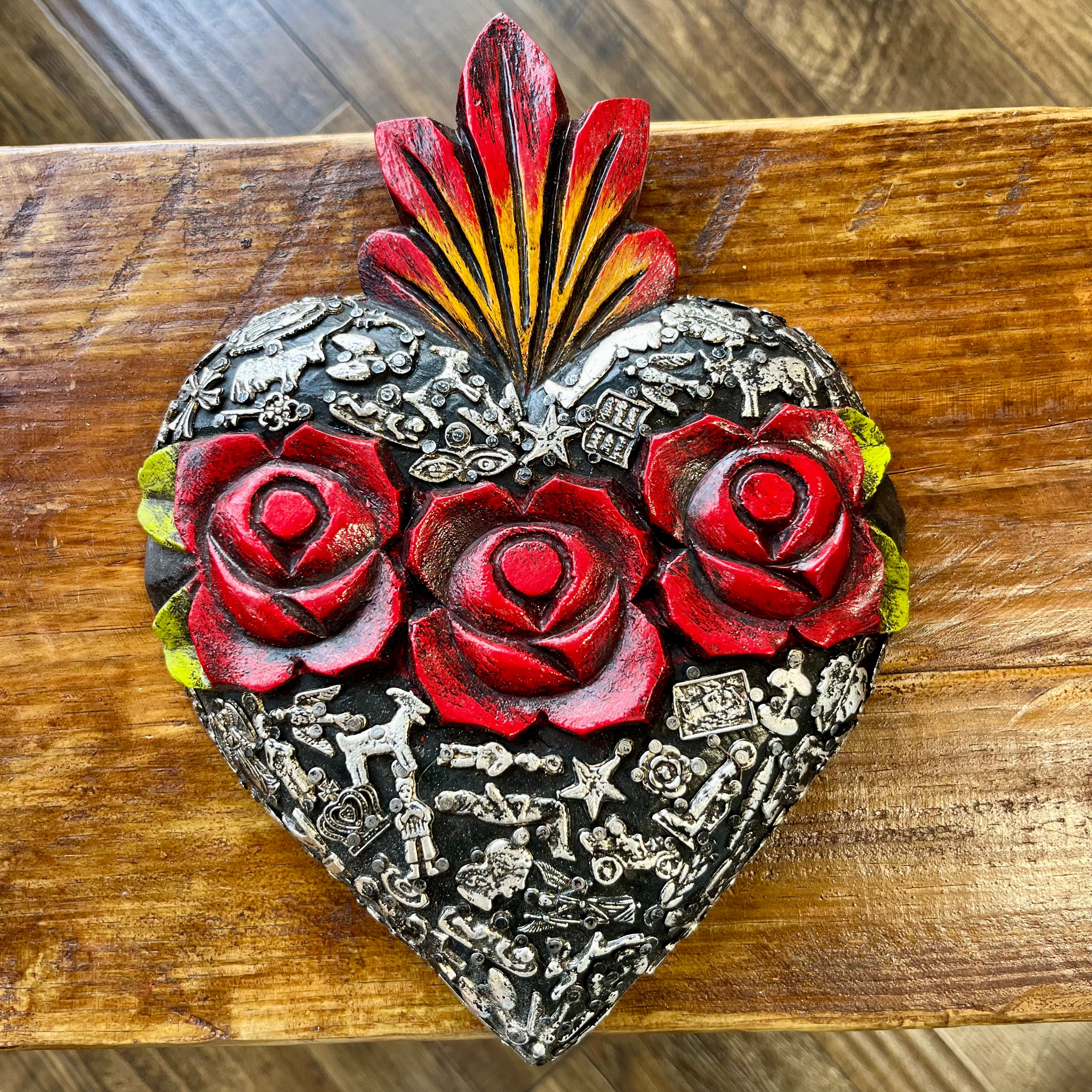 Milagros Corazon with Three Roses