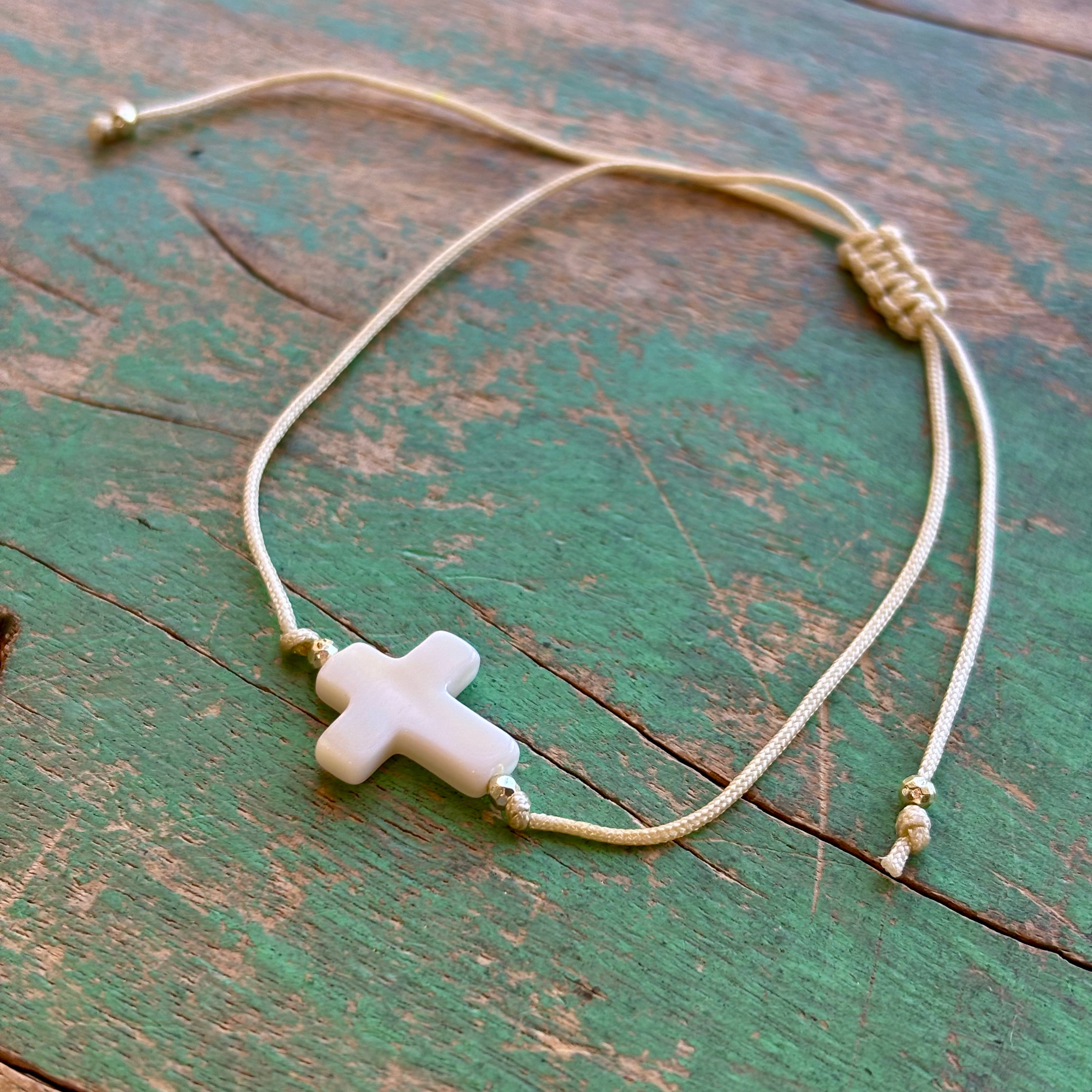 Shell Cross Cord Bracelet