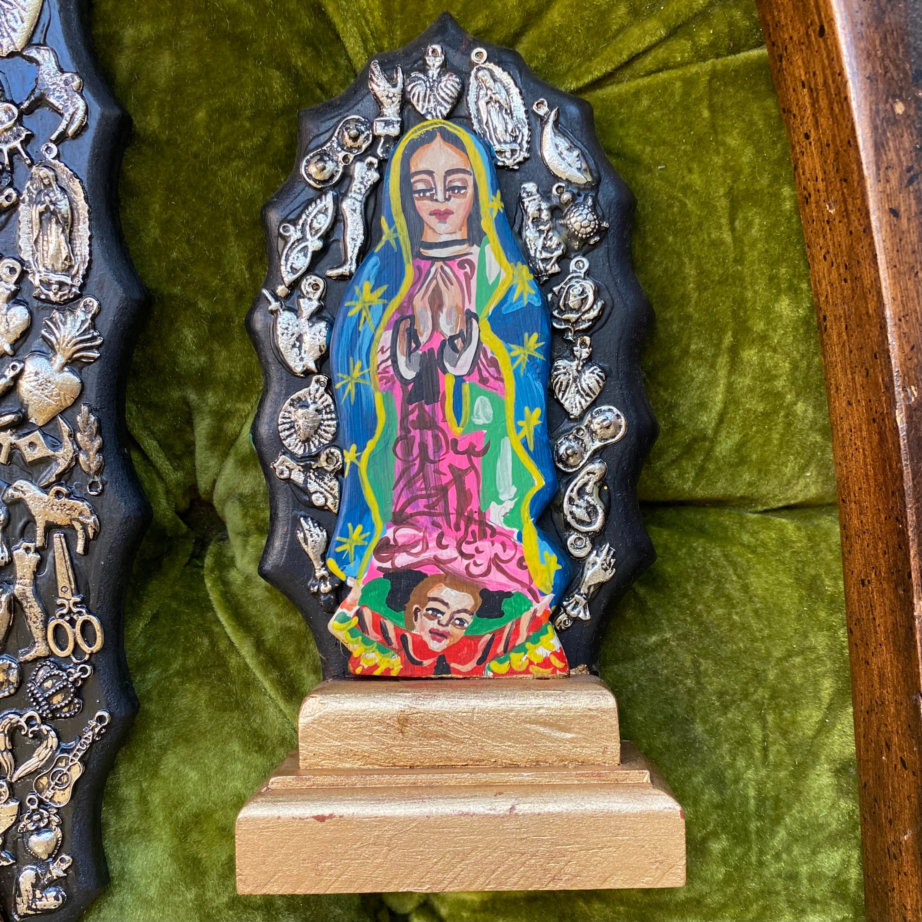 OLG Milagros Statues