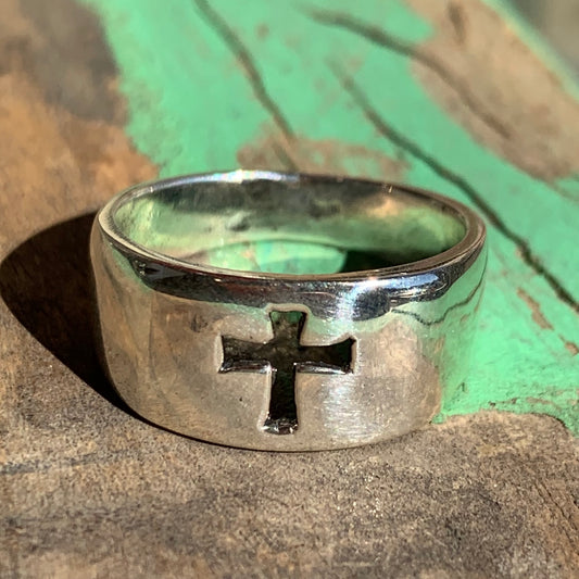 Cut Out Cross Ring