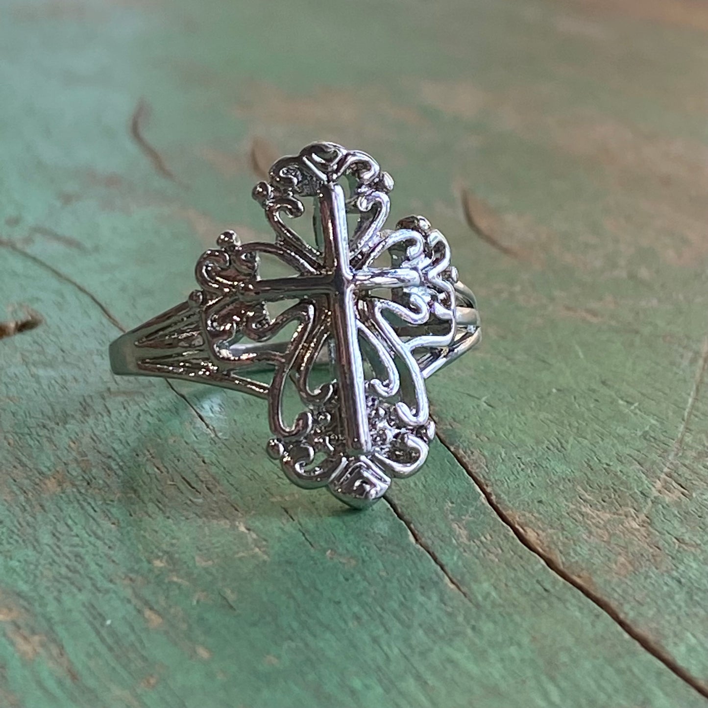 Scroll Cross Ring