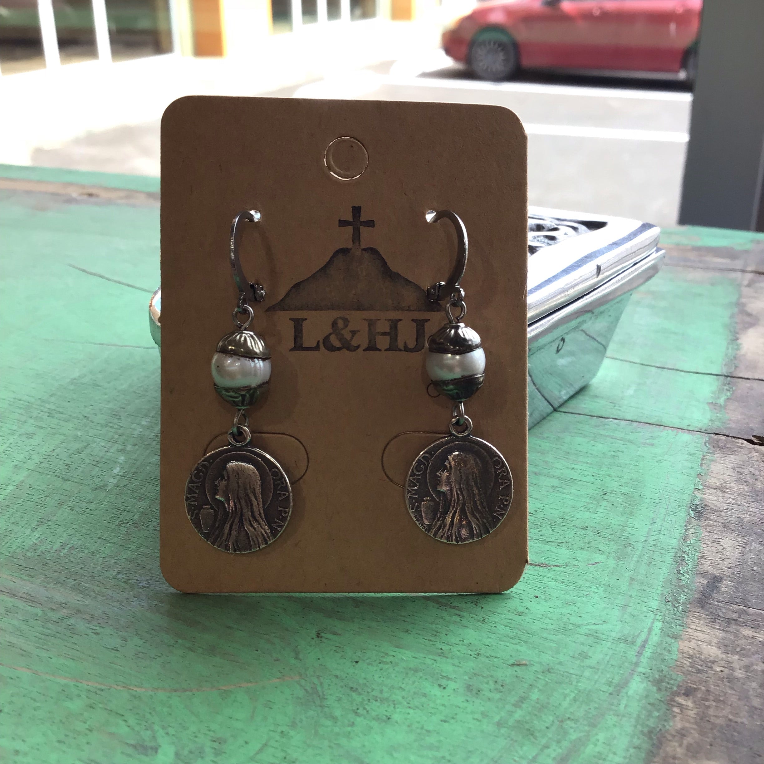 Capped Pearl Earrings